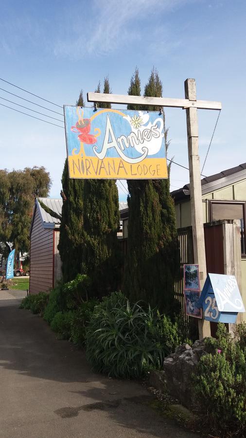 Annies Nirvana Lodge Backpackers Takaka Exterior foto